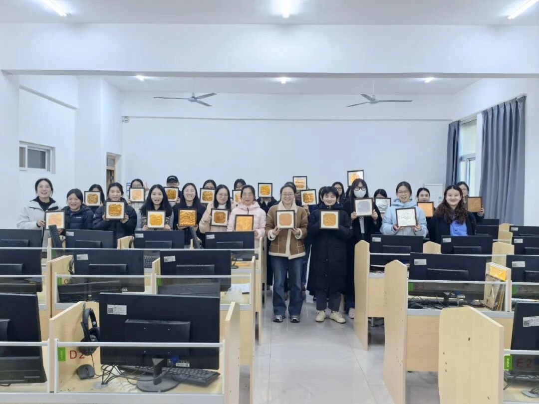 外国语学院第二、第三党支部开展“錾刻红色记忆，致敬最可爱的人”主题党日活动